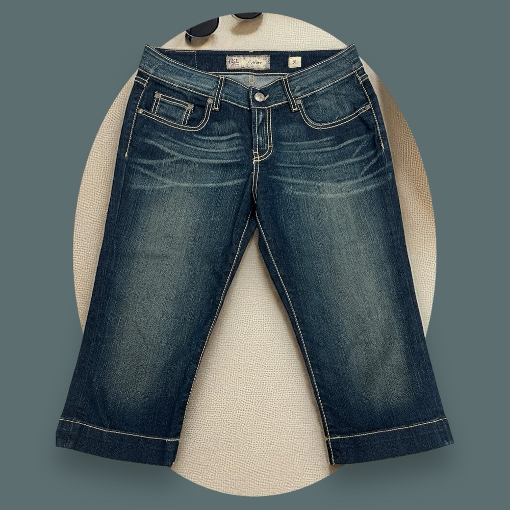 BKE (The Buckle) Blue Jean Shorts Long Cropped with Medium-Dark Wash size 31”